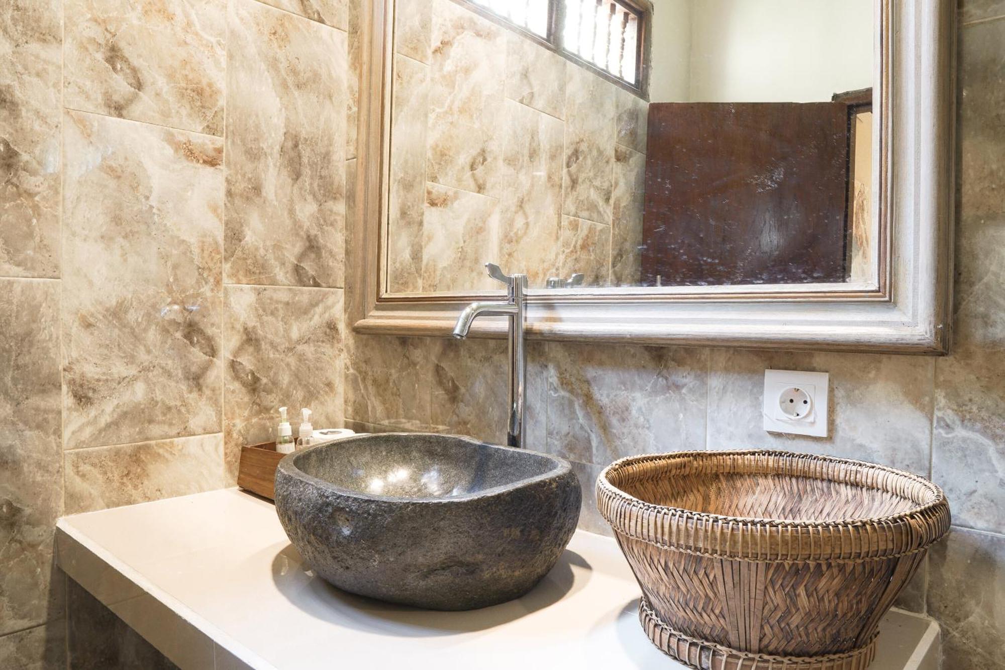 Nirwa 1 Ubud Guesthouse Zewnętrze zdjęcie
