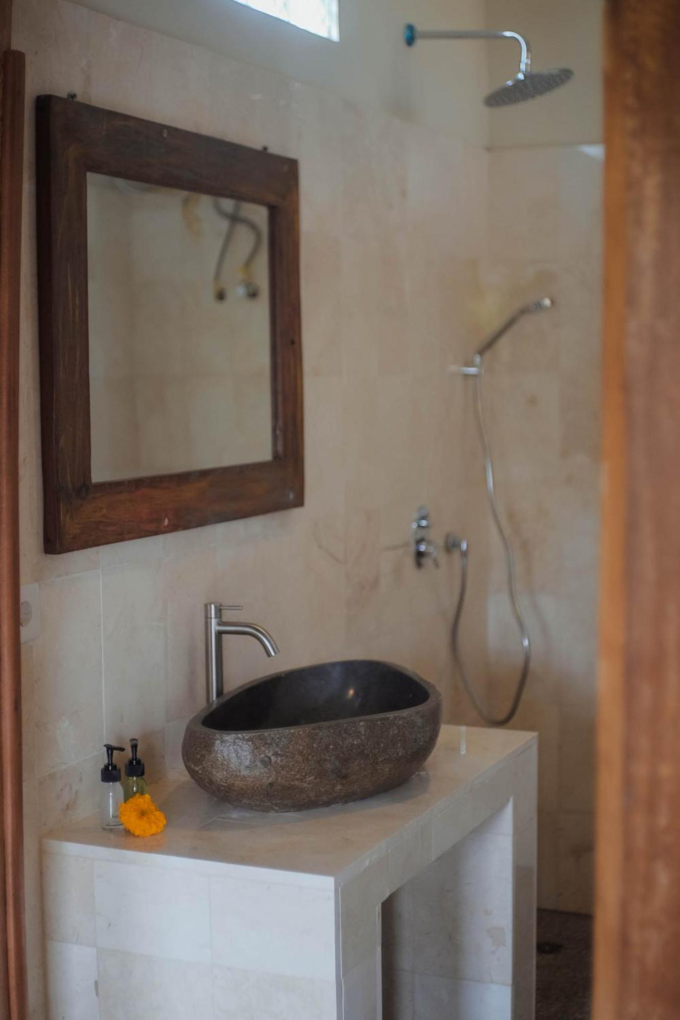 Nirwa 1 Ubud Guesthouse Zewnętrze zdjęcie